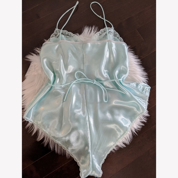 Vintage satin and lace teddy - Picture 4 of 16